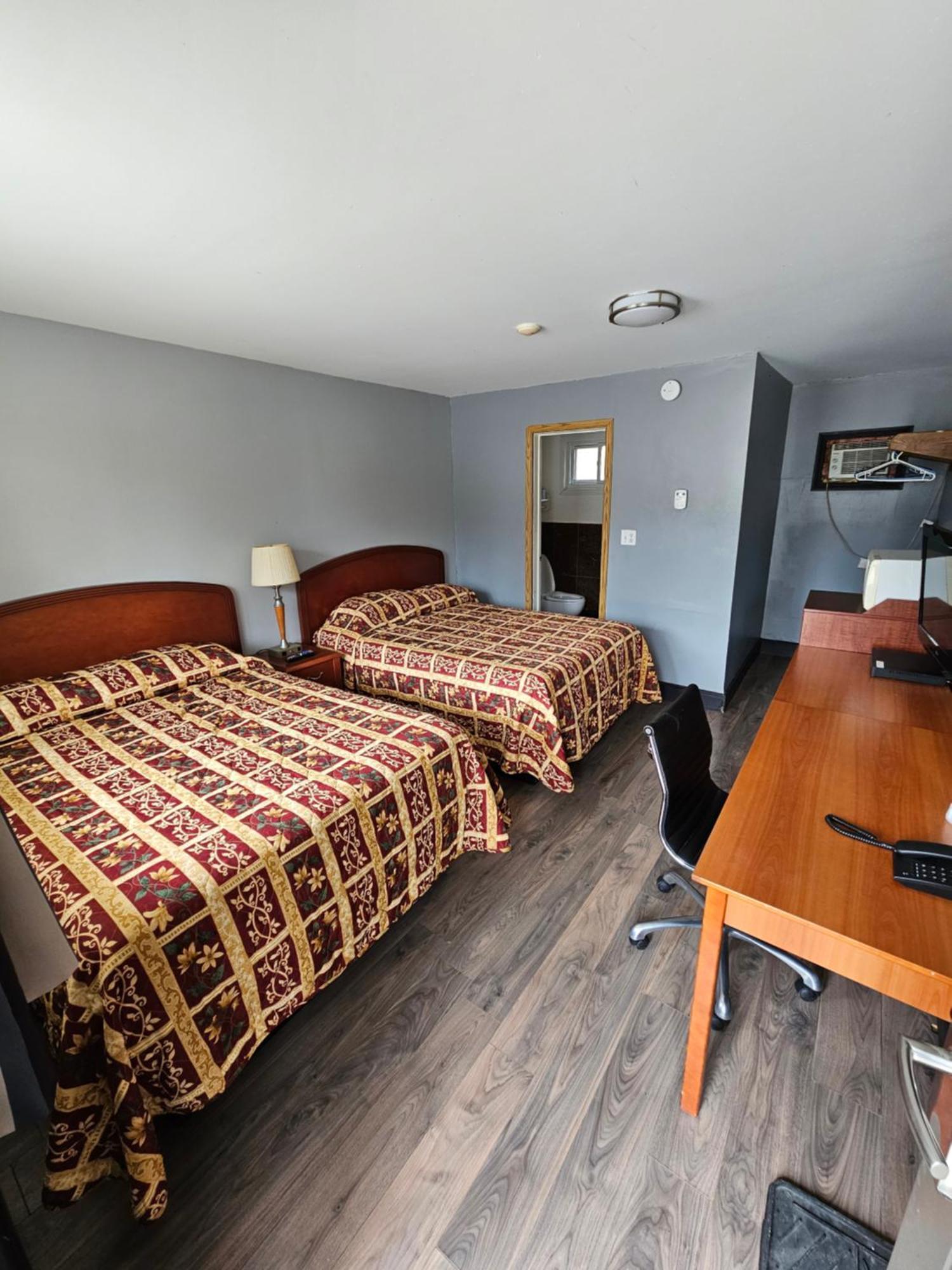 Forest Plaza Motel Mount Forest Kültér fotó