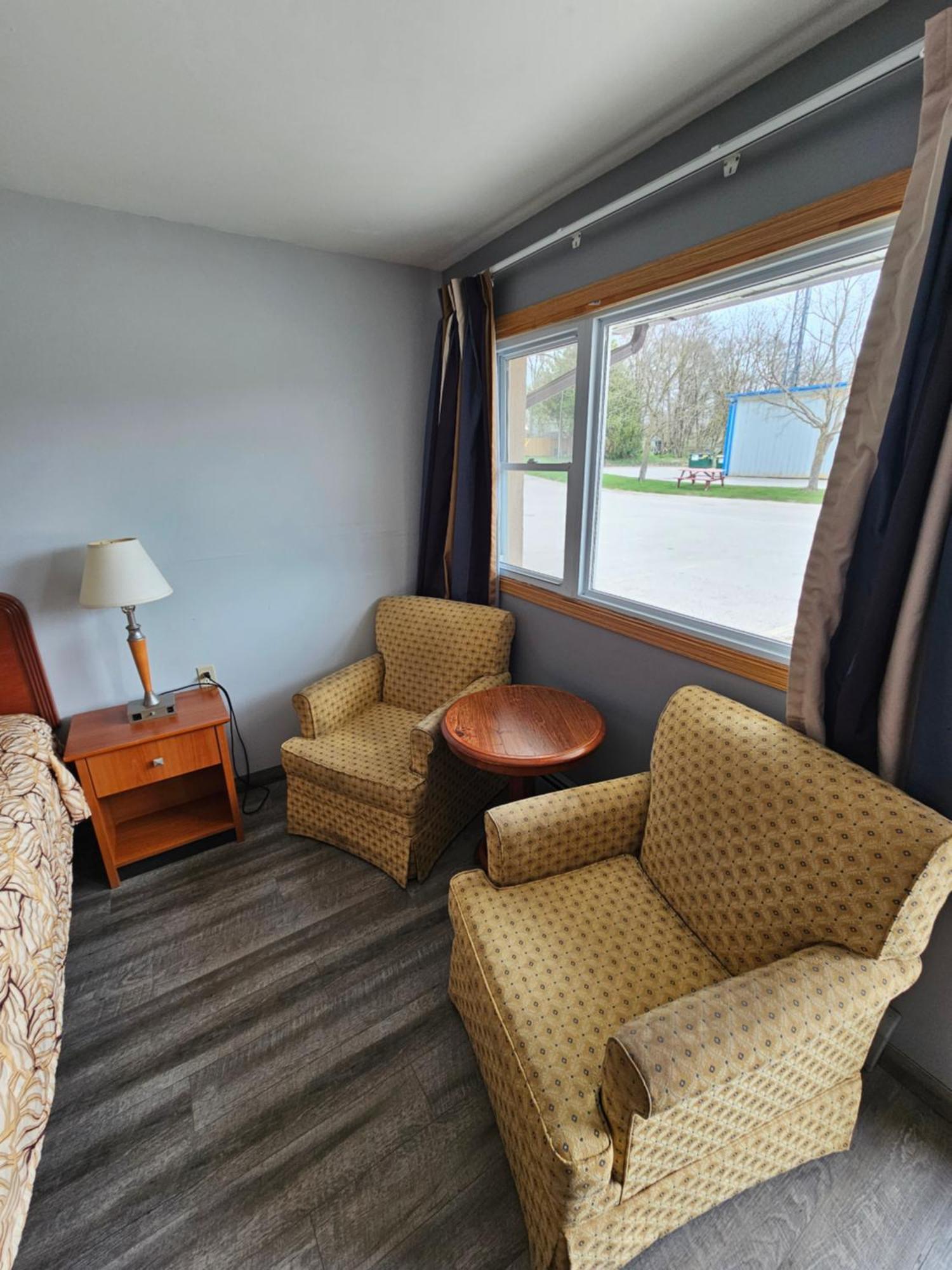 Forest Plaza Motel Mount Forest Kültér fotó