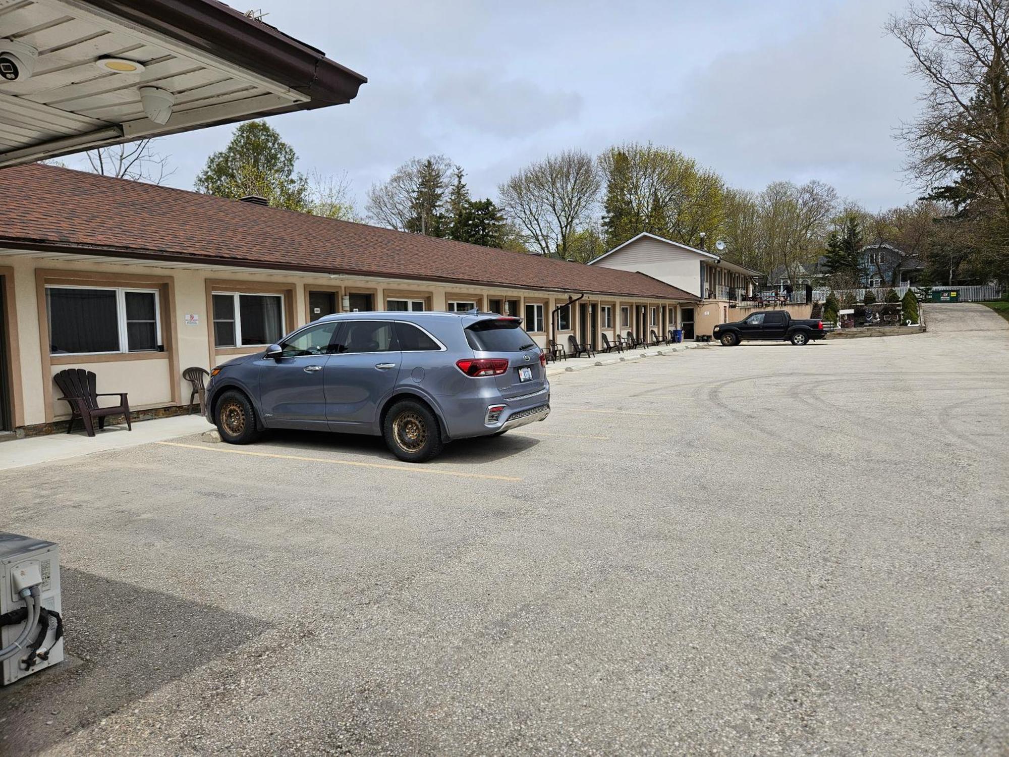 Forest Plaza Motel Mount Forest Kültér fotó