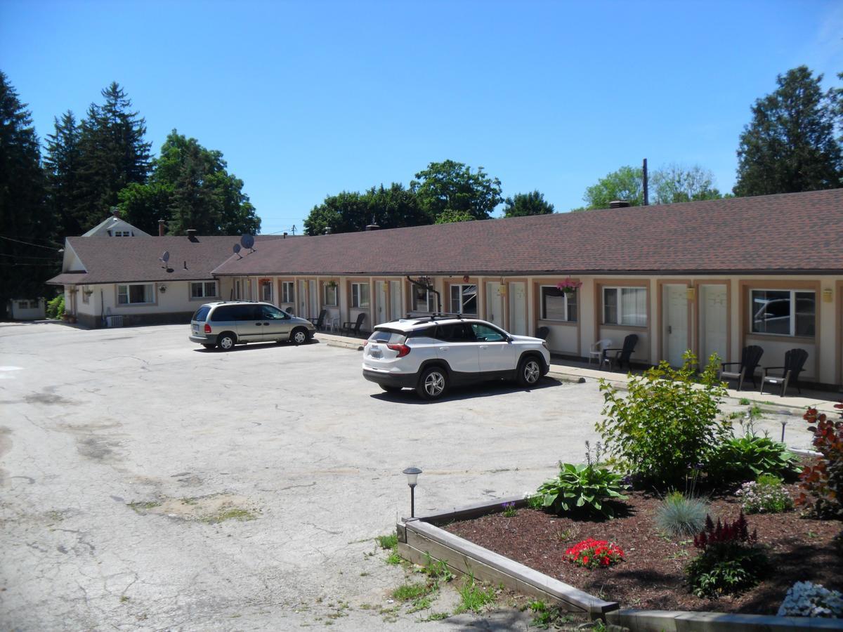 Forest Plaza Motel Mount Forest Kültér fotó