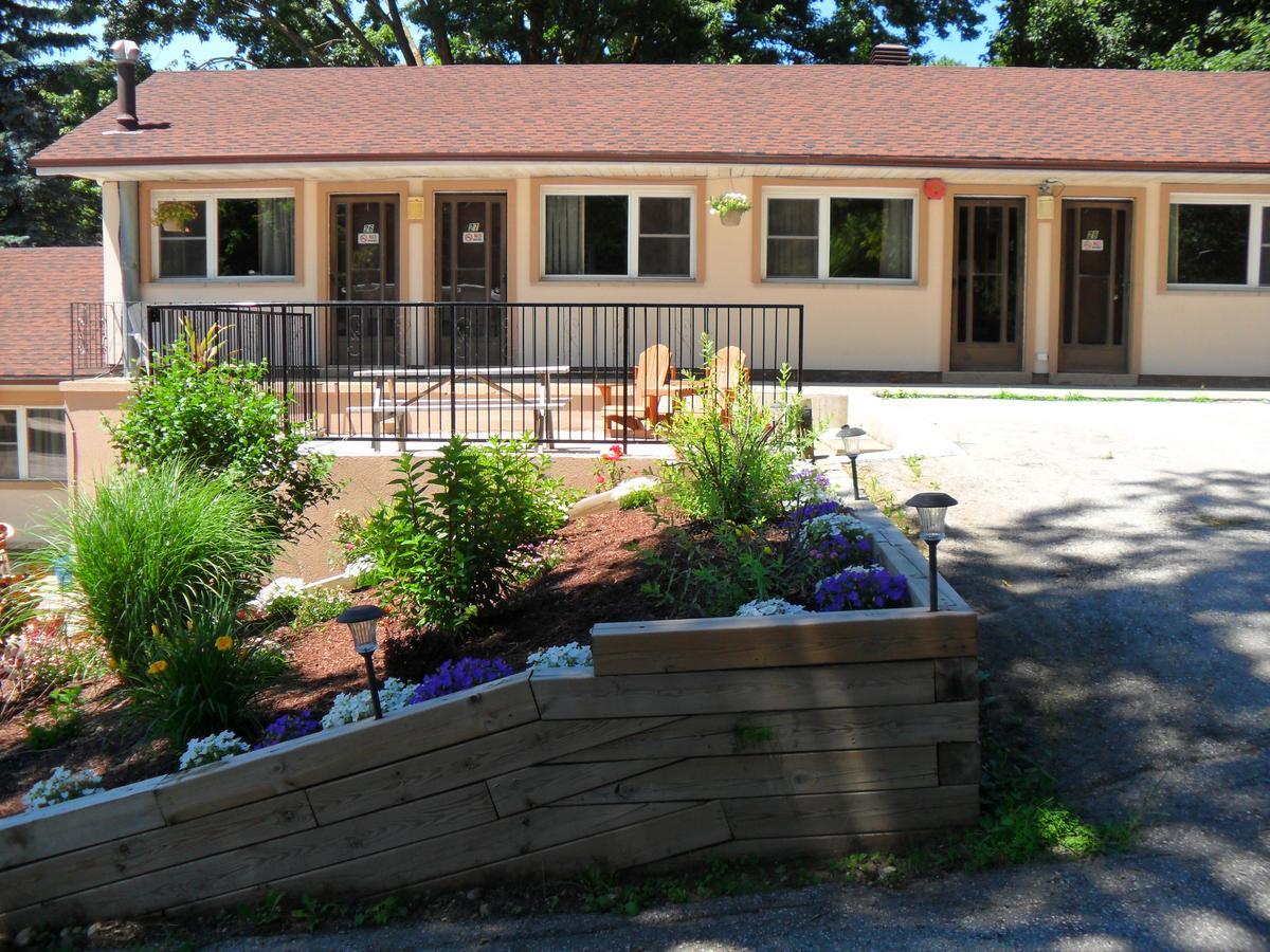 Forest Plaza Motel Mount Forest Kültér fotó