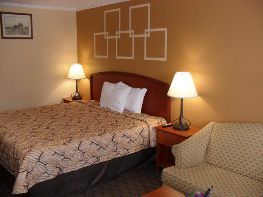 Forest Plaza Motel Mount Forest Kültér fotó