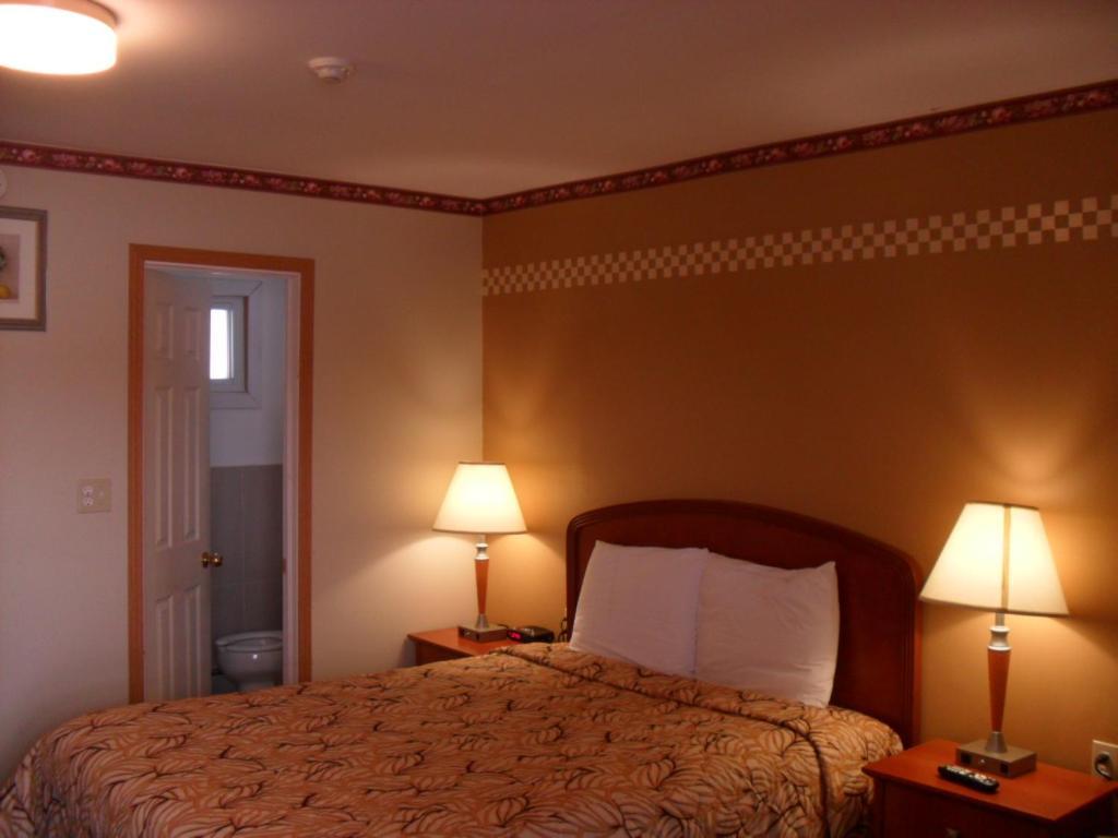 Forest Plaza Motel Mount Forest Kültér fotó